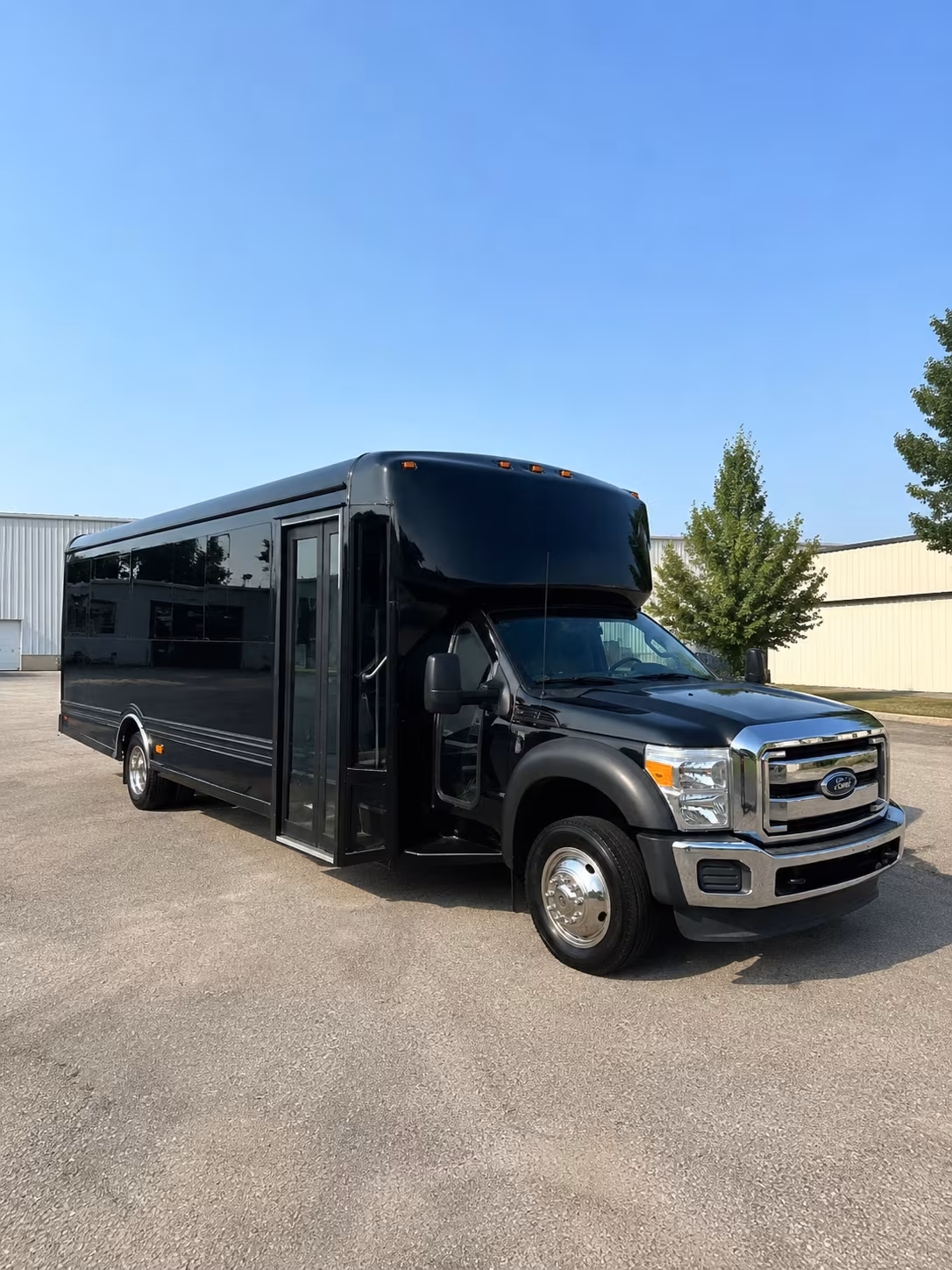 Daytona Beach Birthday, Sweet 16, & Quinceañera Transportation party bus exterior
