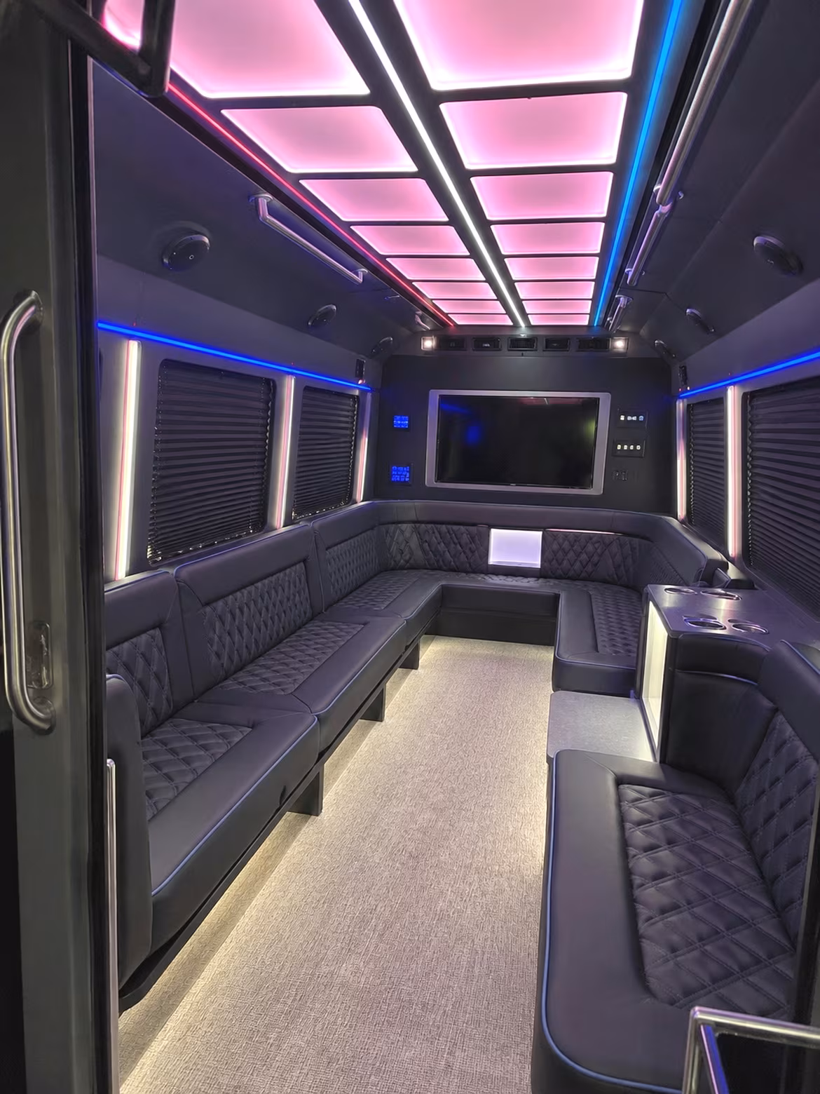 Daytona Beach Birthday, Sweet 16, & Quinceañera Transportation onboard seating